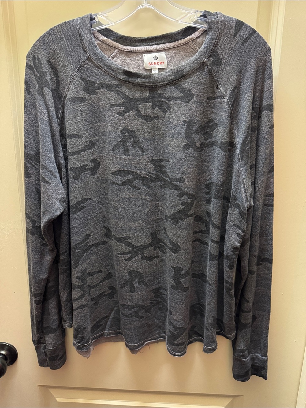 Sundry Charcoal Camo Raglan Long Sleeve Top